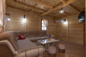 Zona d'estar a Arielove kolibe