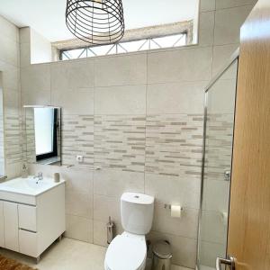 a bathroom with a toilet and a sink at Quinta da Corga in Prova