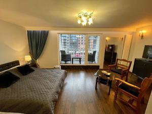 Televízia a/alebo spoločenská miestnosť v ubytovaní Apartamenty MICHEL Gdańsk Centrum BOUTIQUE HOTEL