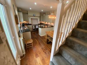 Η κουζίνα ή μικρή κουζίνα στο Beautiful 5 Bedroom, Amazing Water & Valley Views