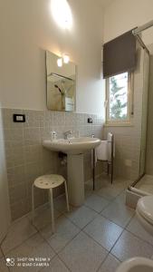 A bathroom at Fontanarossa Airport Apartment