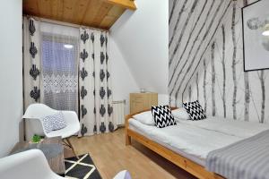 Posteľ alebo postele v izbe v ubytovaní KUROSOWY POTOK NOCLEGI ZAKOPANE CENTRUM