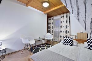 Posteľ alebo postele v izbe v ubytovaní KUROSOWY POTOK NOCLEGI ZAKOPANE CENTRUM