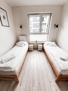 Giường trong phòng chung tại Apartament Kraków Arena