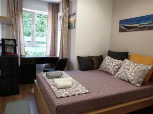 Postel nebo postele na pokoji v ubytování New The Twins Varna Two-Bedroom, Apt 3 at 15 Tsani Ginchev Street, floor 2