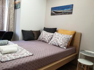 Postel nebo postele na pokoji v ubytování New The Twins Varna Two-Bedroom, Apt 3 at 15 Tsani Ginchev Street, floor 2