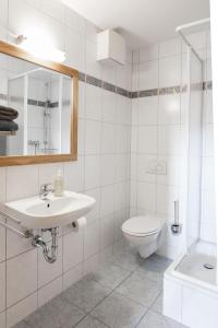 a white bathroom with a sink and a toilet at Muehlbastei-Bautzen-Turmzimmer-1 in Bautzen