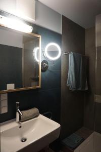 a bathroom with a sink and a mirror at Muehlbastei-Bautzen-Turmzimmer-1 in Bautzen