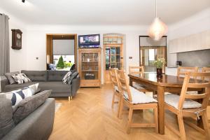 a living room with a table and a couch at Apartamenty Stara Apteka in Stronie Śląskie