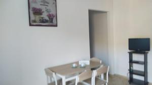 a dining room with a table and chairs and a television at Da Pinò in Vallebona
