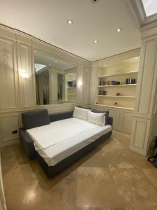 Ένα ή περισσότερα κρεβάτια σε δωμάτιο στο Spagna luxury suite Roma +24 φωτογραφίες