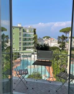 a balcony with a table and a potted plant at Sorrento Flats in Sorrento