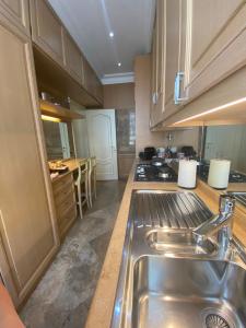 Η κουζίνα ή μικρή κουζίνα στο Spagna luxury suite Roma