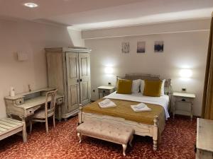 מיטה או מיטות בחדר ב-Grand Hotel&Restaurant