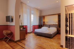 a hotel room with a bed and a television at Hotel Villa Alberti Portofino Land in Santa Margherita Ligure