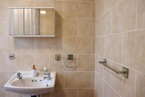 a bathroom with a sink and a mirror at EXQUISITE FOLK VICTORIAN ONE-BED HOUSE: in Leeds +31 photos
