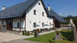 The building in which a vendégházakat is located