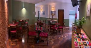 a restaurant with tables and chairs in a room at Hotel Pousada Ibituruna inn in São Paulo +31 photos