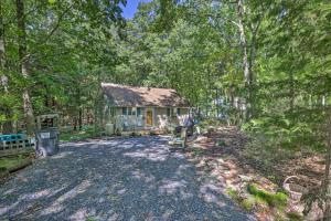Gallery image of Pocono Home with Fire Pit 1 Mi to State Forest! in East Stroudsburg