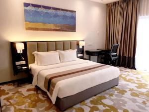 Voodi või voodid majutusasutuse Grand Darul Makmur Hotel Kuantan toas