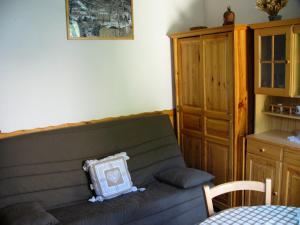 a living room with a couch and a table at Studio 6 pers. avec balcon - Studio 6 personnes MAE-9483 in Barèges
