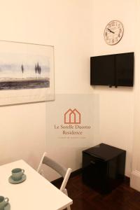 Le Sorelle Duomo TV 또는 엔터테인먼트 센터