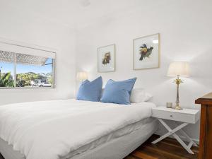 Una cama o camas en una habitación de Prince Edward Escape