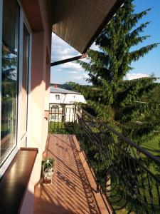 Balkon lub taras w obiekcie Apartament w Bieszczadach