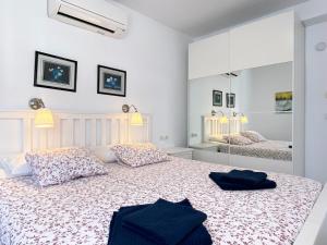 Łóżko lub łóżka w pokoju w obiekcie Apartamento La Torna Casasol
