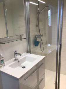 Galería fotográfica de Appartement à 5 minutes de la plage en Bénodet 9 fotos más