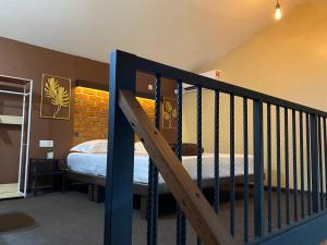 Двухъярусная кровать или двухъярусные кровати в номере Grand Lodge Langkawi