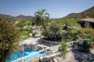 Utsikt över poolen vid Cruccùris Resort - Adults Only eller i närheten