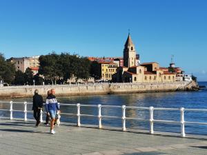 Afbeelding uit fotogalerij van Apartamento GIJON LOS CAMPOS in Gijón