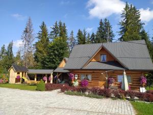 Vonkajšia záhrada v ubytovaní Domek góralski Toporówka