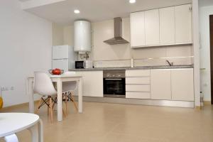 A kitchen or kitchenette at Monachil Apartamento La Vereda recién estrenado