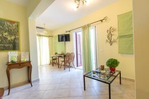 TV a/nebo společenská místnost v ubytování Myrties Boutique Apartments