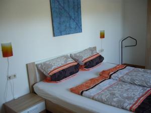 Llit o llits en una habitació de Ferienwohnung am Reitplatz