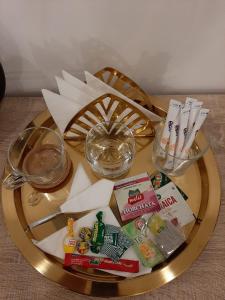 a gold table with a tray of food on it at Habitacion cerca del Aeropuerto in Coslada