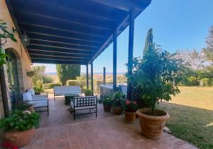 Vonkajšia záhrada v ubytovaní Casa Bianca gorgeous Tuscan home Crete Senesi, Siena