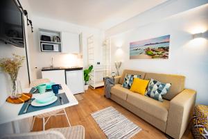A seating area at Hostal Blanca