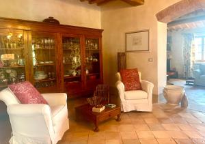 Posedenie v ubytovaní Casa Bianca gorgeous Tuscan home Crete Senesi, Siena