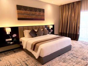 Voodi või voodid majutusasutuse Grand Darul Makmur Hotel Kuantan toas