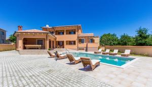 Bazén v ubytování Pool Terrace Relax & Fun Villa Fuma nebo v jeho okolí