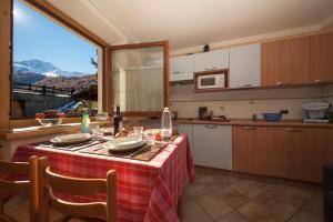 Kuchyň nebo kuchyňský kout v ubytování Italia 2 Ski in-Ski out Mt 50 - Happy Rentals