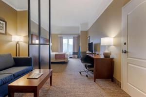 O zonă de relaxare la Comfort Suites Savannah North