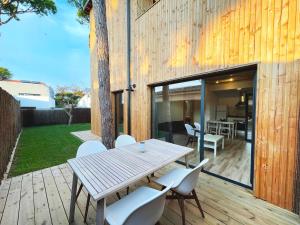 A patio or other outdoor area at Apartamentos Biopasivos Living Pura Madera