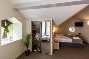 Postel nebo postele na pokoji v ubytování Hotel Sigulda