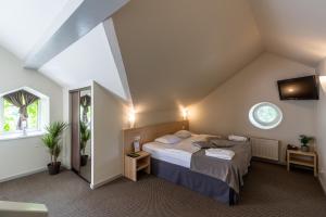 Postel nebo postele na pokoji v ubytování Hotel Sigulda
