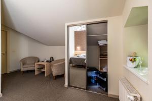 Postel nebo postele na pokoji v ubytování Hotel Sigulda