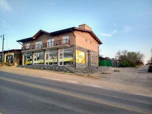an old brick building on the side of a street at Departamentos Hermoso Atardecer in Santa Rosa de Calamuchita
